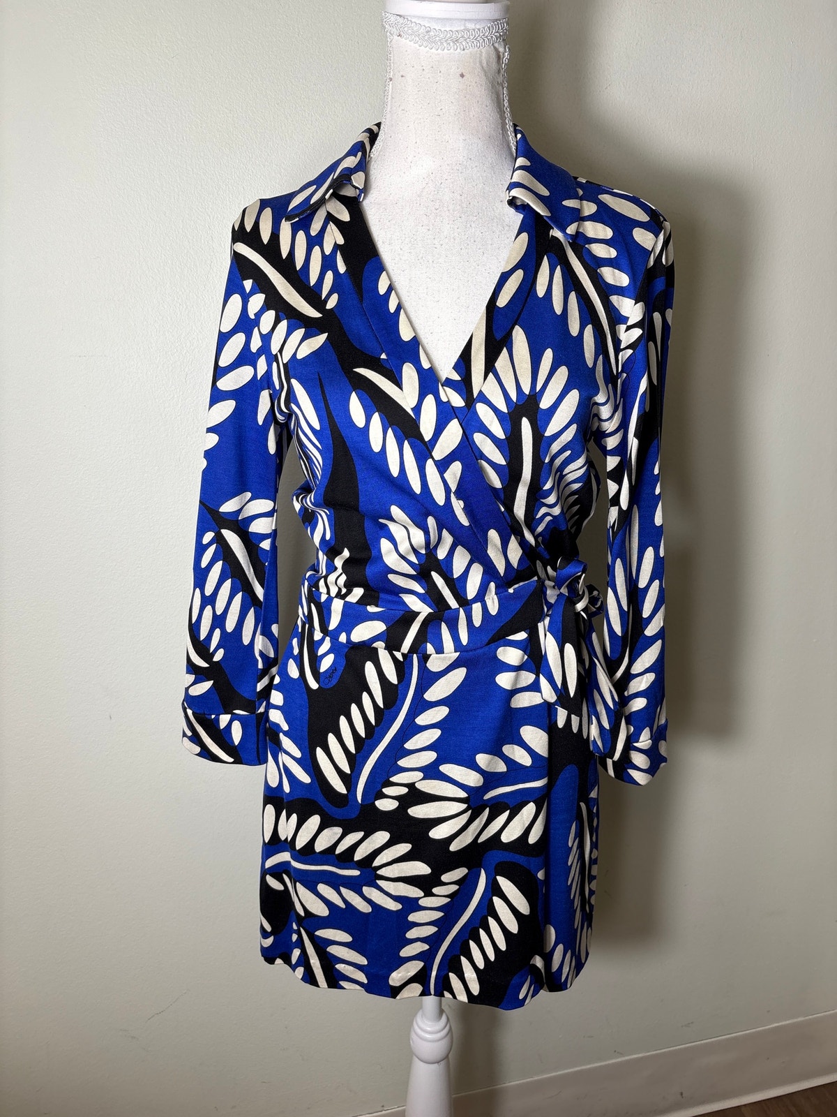 Diane Von Furstenberg Blue And Black Half Sleeve Romper Sz 10